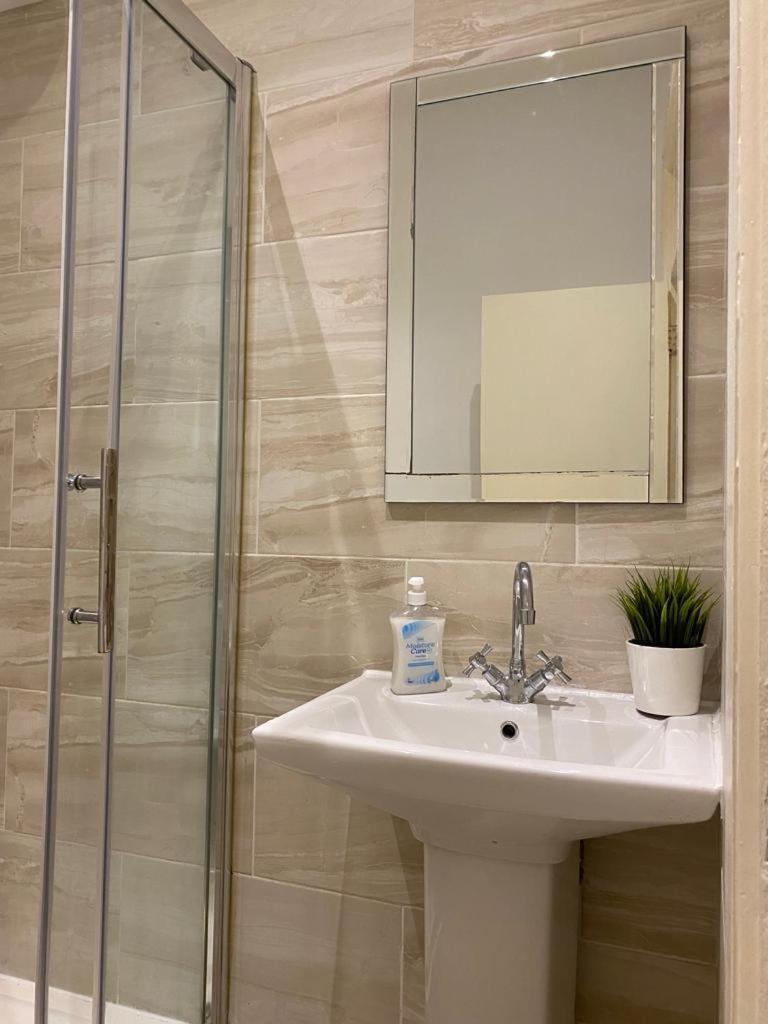 Lovely Private Rooms In Camden, Central London Exterior photo